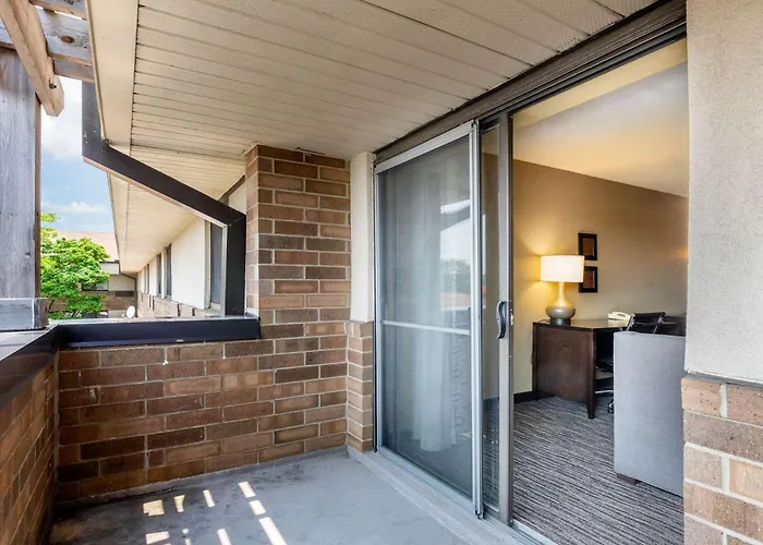Suburban Elk Grove Hotel