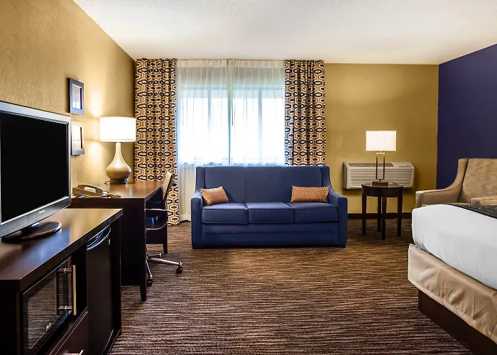 Hotel Suburban Elk Grove 4*