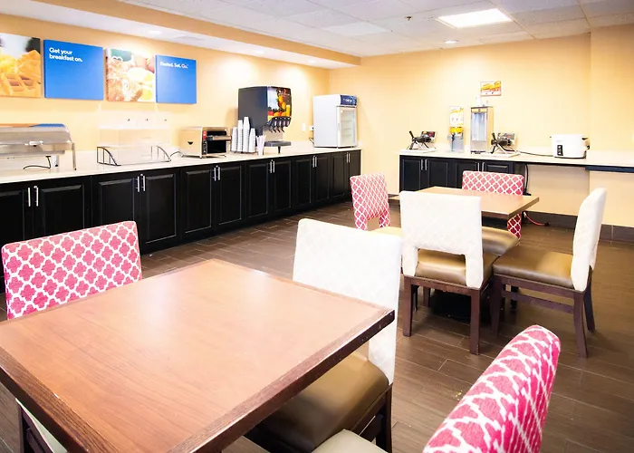 Suburban Elk Grove Hotel 4*