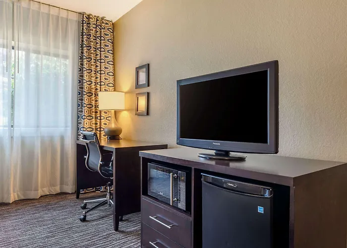 Hotel Suburban Elk Grove