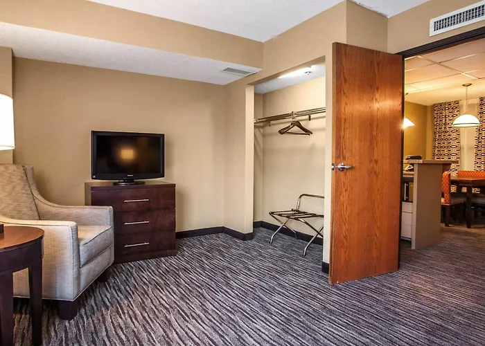 Suburban Elk Grove Hotel