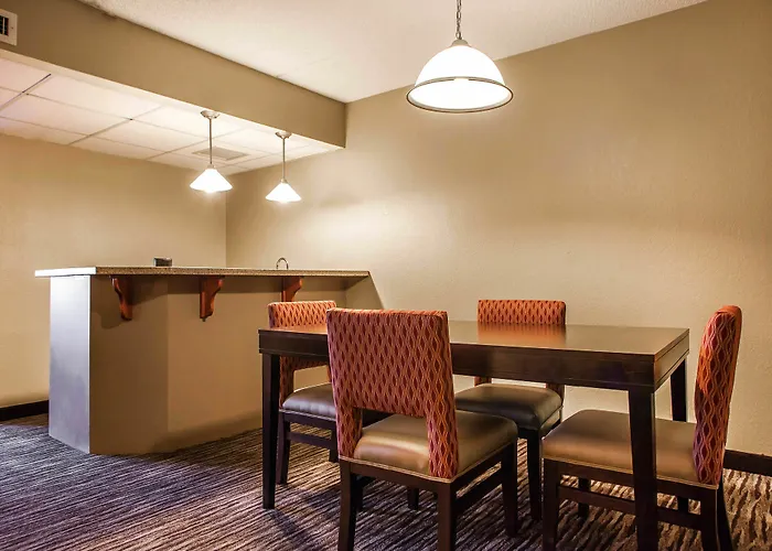 Suburban Elk Grove Hotel Arlington Heights