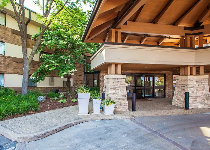 Suburban Elk Grove 4* Arlington Heights