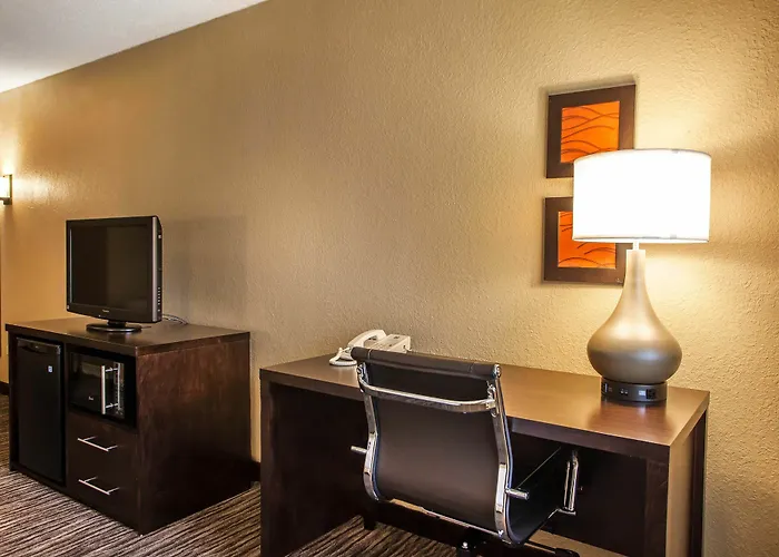 Hotel Suburban Elk Grove 4*